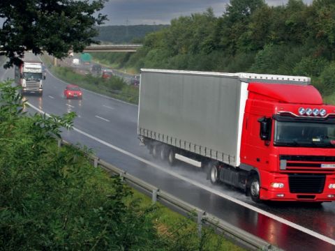 Essentiële informatie voor de vrachtwagen- en trailerband