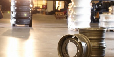 Heuver Bandengroothandel levert 11.75-22.5 ET120 wiel (5.000 kg) van Athlete Wheels