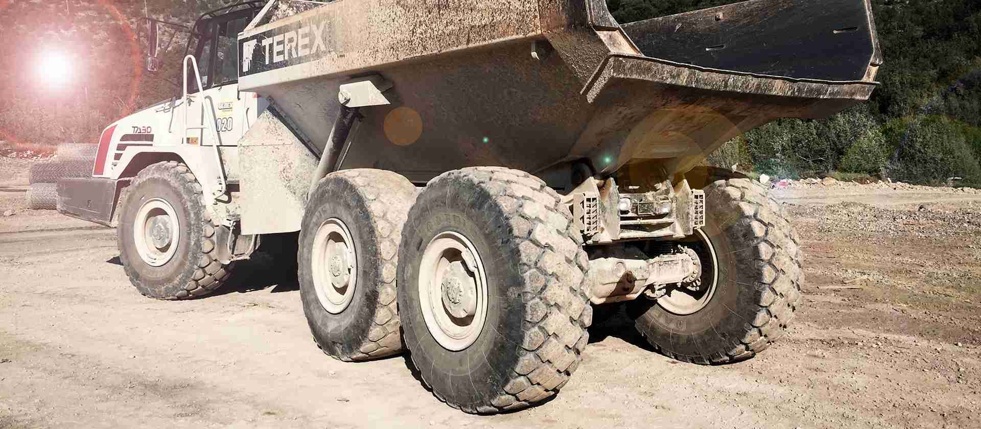 Banden voor starre of knikgestuurde dumptrucks